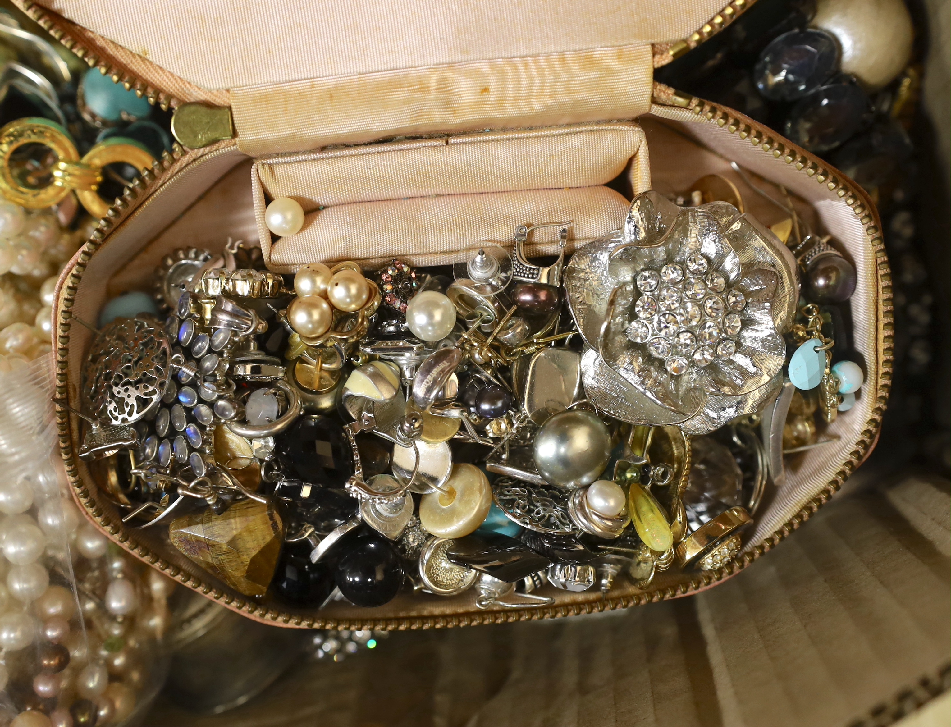 A large quantity of assorted mainly modern costume jewellery.